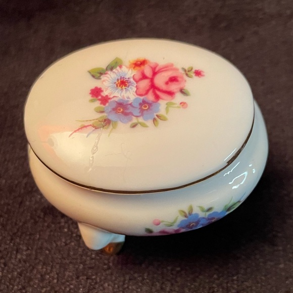 Vintage Small Floral Trinket Box on 3 Legs Made in Japan - Picture 2 of 11